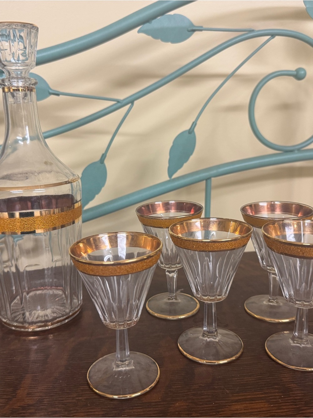 Gold-Rimmed Crystal Liquor Decanter & Cordial Glasses Set
